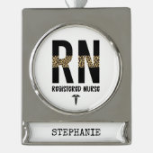 RN登パーソナライズされた録ナース卒業祝い シルバープレートバナーオーナメント (正面)