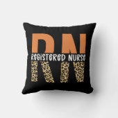 RN登録ナースレオパードタイポグラフィ クッション (裏面)