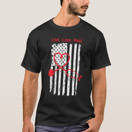 RN LVN CNAナース米国国旗クール授乳場 Tシャツ (正面)