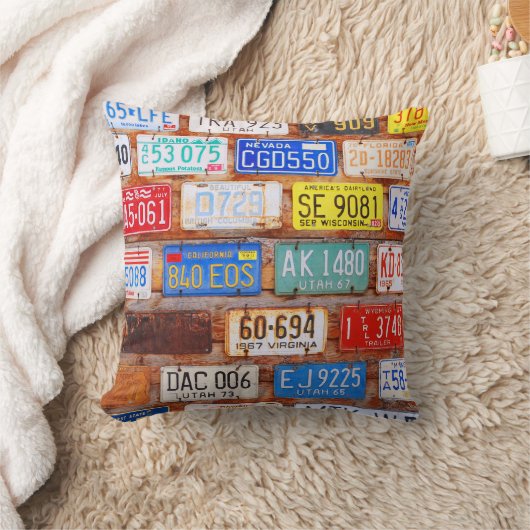 Roadtripのギア-米国のナンバープレートの枕 クッション (ブランケット)