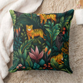 Roar & Explore Rain Forest Botanical クッション (ブランケット)