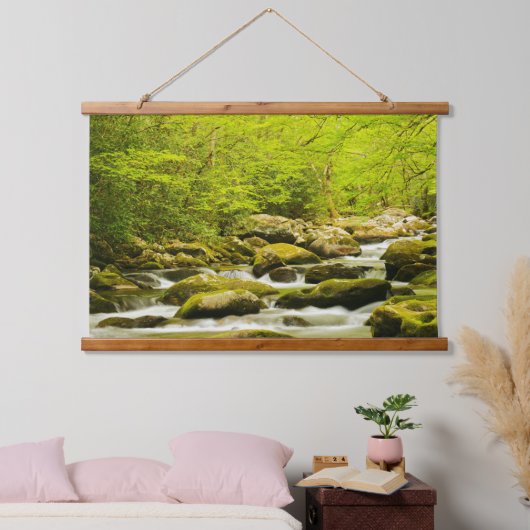 Roaring Fork in Spring 吊り下げ型タペストリー (寝室)