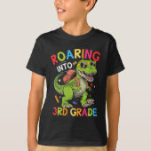 Roaring into 3rd Grade Dinosaur – Fun Back School Tシャツ (正面)