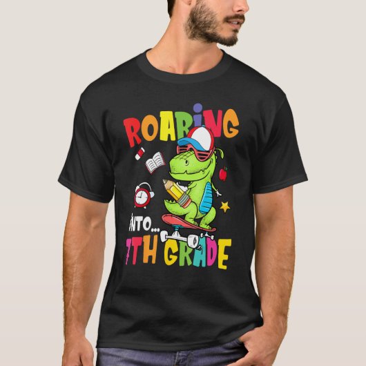Roaring Into 7th Grade Dinosaur Boys Kids Back To  Tシャツ (正面)