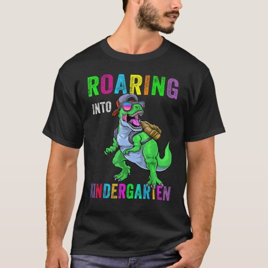 Roaring Into Kindergarten Dinosaur 1st Day Back To Tシャツ (正面)