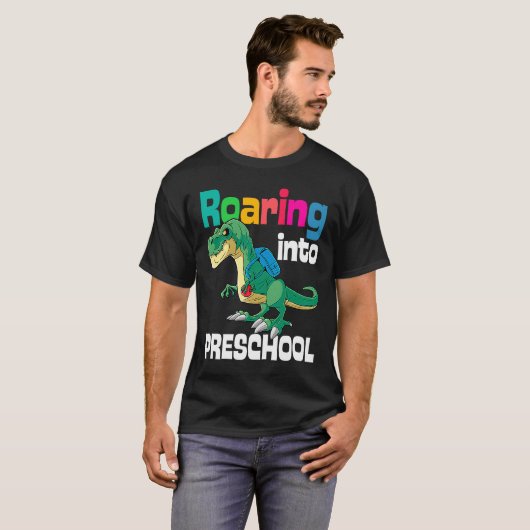 Roaring Into Preschool Dinosaur Teacher Pre K Back Tシャツ (正面フル)