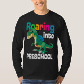 Roaring Into Preschool Dinosaur Teacher Pre K Back Tシャツ (正面)