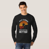 Rock Climbing Retro Sunset Makes Everything Better Tシャツ (正面フル)