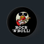 Rock n Roll Funny Sushi Roll Pun Dark BG 缶バッジ<br><div class="desc">Rock n Roll Funny Sushi Roll Pun features a cute cool sushi roll rocking out with his electric guitar. Perfect pun gift for family and friends who love cute rocker sushi puns.</div>
