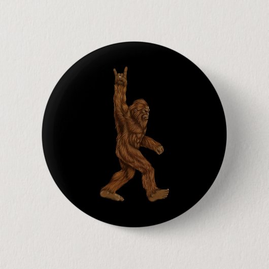 Rock On Bigfoot – コンサートバディ – 手描きSasqu 缶バッジ (正面)