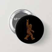 Rock On Bigfoot – コンサートバディ – 手描きSasqu 缶バッジ (正面&裏面)