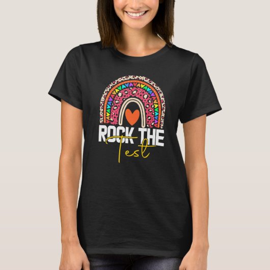 rock the test test day teacher testing day rainbow tシャツ (正面)