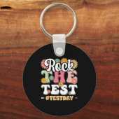 Rock The Test Testing Day Groovy Motivational Teac キーホルダー (正面)