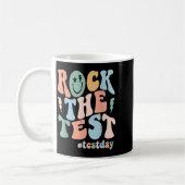 Rock The Test Testing Day Retro Motivational Teach コーヒーマグカップ (左)