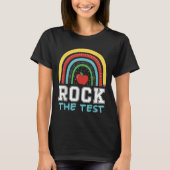 Rock The Test Testing Day Retro Motivational Teach Tシャツ (正面)