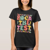 Rock The Test Testing Day Retro Motivational Teach Tシャツ (正面)