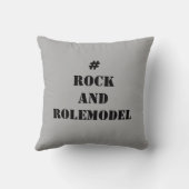 #RockandRolemodel – 黒。 クッション (裏面)