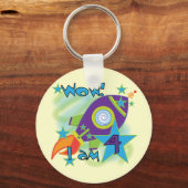 Rocket Ship 4th誕生日Tシャツとギフト キーホルダー (正面)