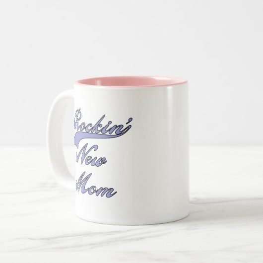 Rockinの新しいお母さんのTシャツおよびギフト ツートーンマグカップ (正面左)