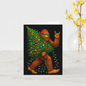 Rockin Christmas Bigfoot Carrying Tree Fun Xmas Ro カード (黄色い花)