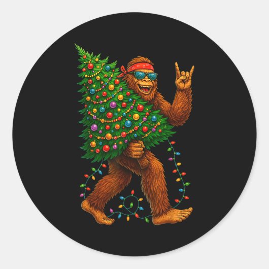 Rockin Christmas Bigfoot Carrying Tree Fun Xmas Ro ラウンドシール (正面)