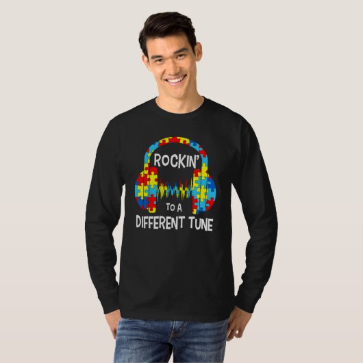 Rockin To A Different Tune Autistic Awarenes Men W Tシャツ (正面フル)