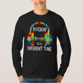 Rockin To A Different Tune Autistic Awarenes Men W Tシャツ (正面)