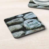 Rocks Cork Coasterの上で コースター (左側)