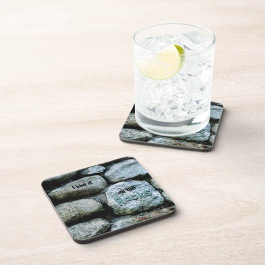 Rocks Cork Coasterの上で コースター (右側)