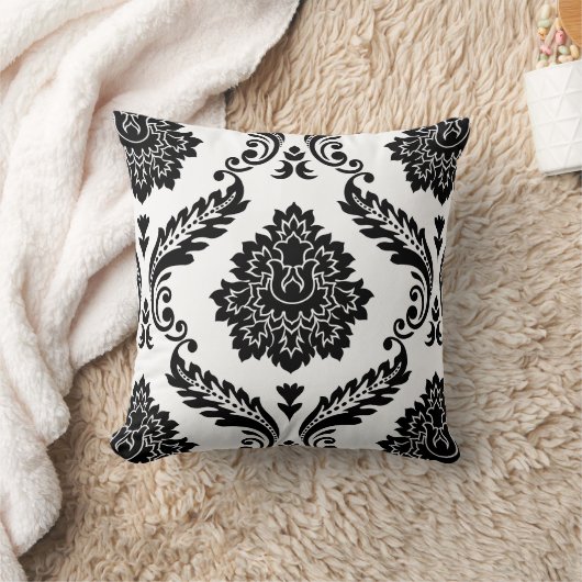 Rococo Damask Lg Pattern Black on White クッション (ブランケット)