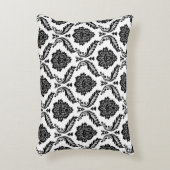 Rococo Damask Pattern Black on White アクセントクッション (正面(垂直))