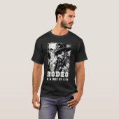 RODEOは人生の方法であるヴィンテージカウボーイことわざアート Tシャツ (正面フル)