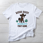 Rodeoパパcowboy馬の誕生日パーティーのマッチング Tシャツ<br><div class="desc">Rodeoパパ最初のRodeoかわいいカウボーイのベビーの誕生日パーティーTシャツパーソナライズされた、カウボーイズの帽子とアリゾナの風景の上のサドルで愛らしい茶色のベビーの馬の西をテーマにした誕生日パーティー飾、誕生日の写真撮影の一致の家族のシャツ、写真の小道具。</div>