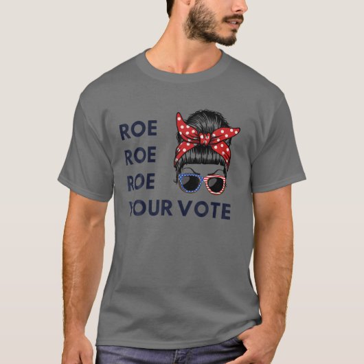 Roe Roeあなたの投票Messy Bun米国国旗のサングラス Tシャツ (正面)