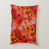 Rojoの花の明るい花束の豊富で猛烈なデイジー アクセントクッション (裏面(縦))