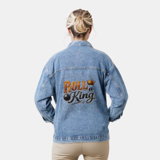 Roll a King – ボウリングテーマのクラウンアート 女性用 デニムジャケット (モデル)
