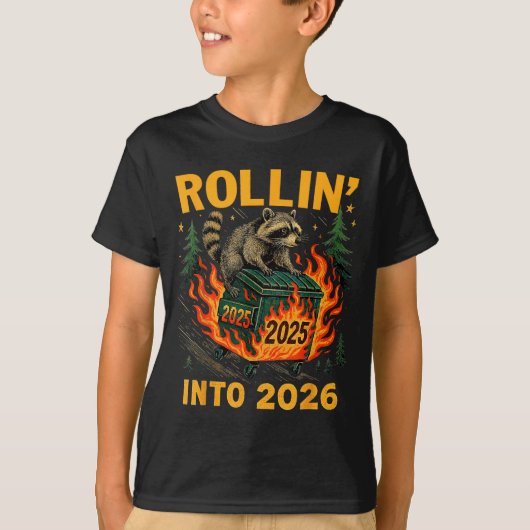Rollin’ Into 2026 Funny Raccoon Dumpster Fire Tシャツ (正面)