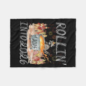 Rollin' Into 2026 Happy New Year Raccoon Men Women フリースブランケット (正面(横))