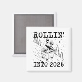 Rollin’ Into 2026 Raccoon Dumpster Fire Funny New マグネット (正面/裏面)
