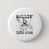 Rollin’ Into 2026 Raccoon Dumpster Fire Funny New 缶バッジ (正面)