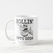 Rollin’ Into 2026 Raccoon Dumpster Fire New Year M コーヒーマグカップ (左)