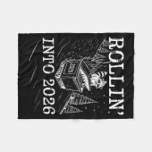 Rollin’ Into 2026 Raccoon Dumpster Fire New Year M フリースブランケット (正面(横))