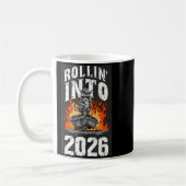 Rollin Into 2026 Raccoon Funny Dumpster Fire 2025  コーヒーマグカップ (左)