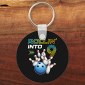 Rollin Into 9 Retro Bowling Birthday Party 9th Bir キーホルダー (正面)