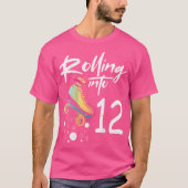 Rolling Into 12 Backprint Roller Skating Birthday Tシャツ (正面)