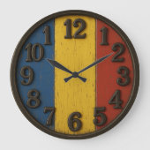 Romanian Flag with Vintage Wood Background Rustic  ラージ壁時計 (正面)