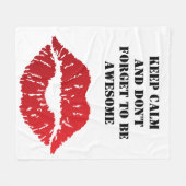 Romantic chic luxe red lips フリースブランケット (正面(横))