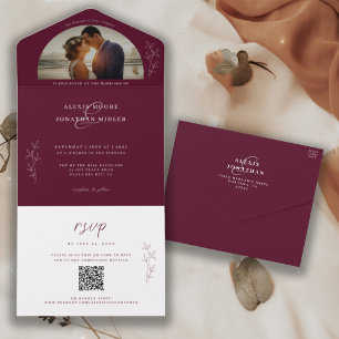 Romantic Dark & Moody Burgundyの結婚写真 オールインワン招待状