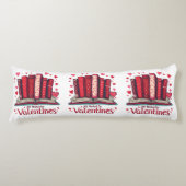 Romantic Reading Vibes Cozy Valentine Gift ボディピロー (正面)