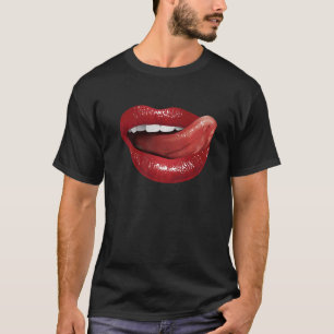 Romantic Tongue   for Mom Dad boys girls men Tシャツ